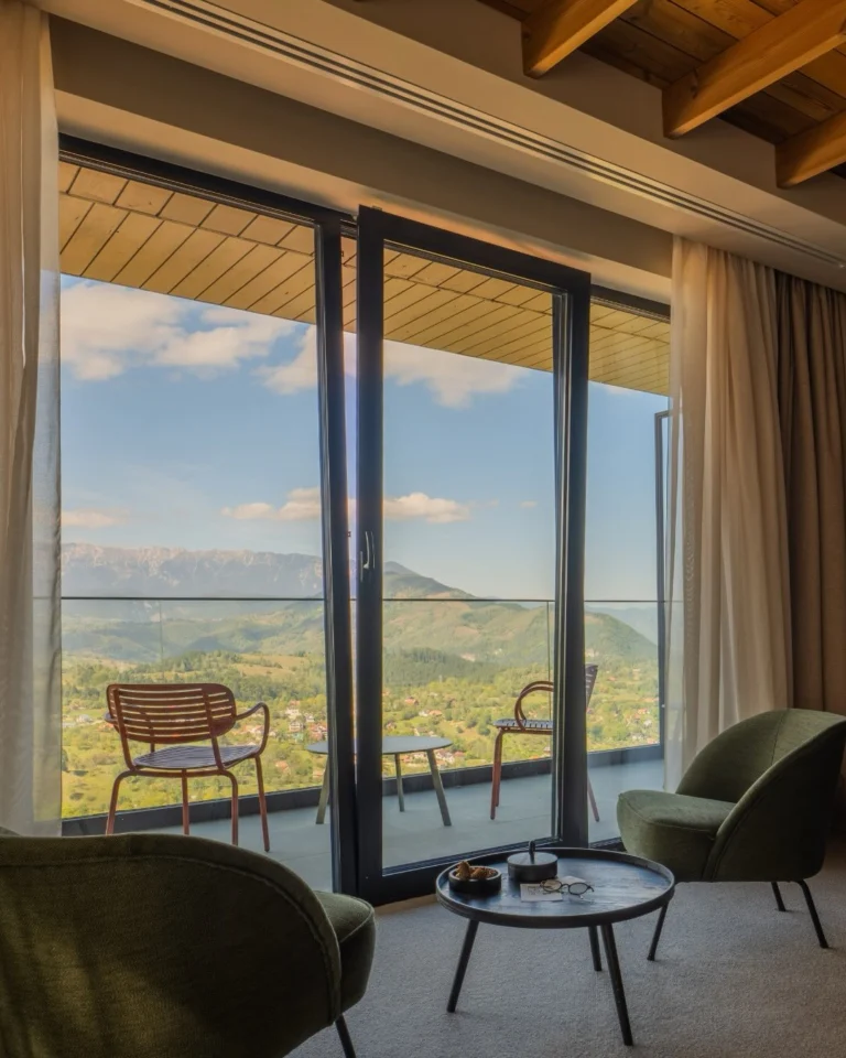 Instagram post from thepinesbucegilodge. This post is in position 4.